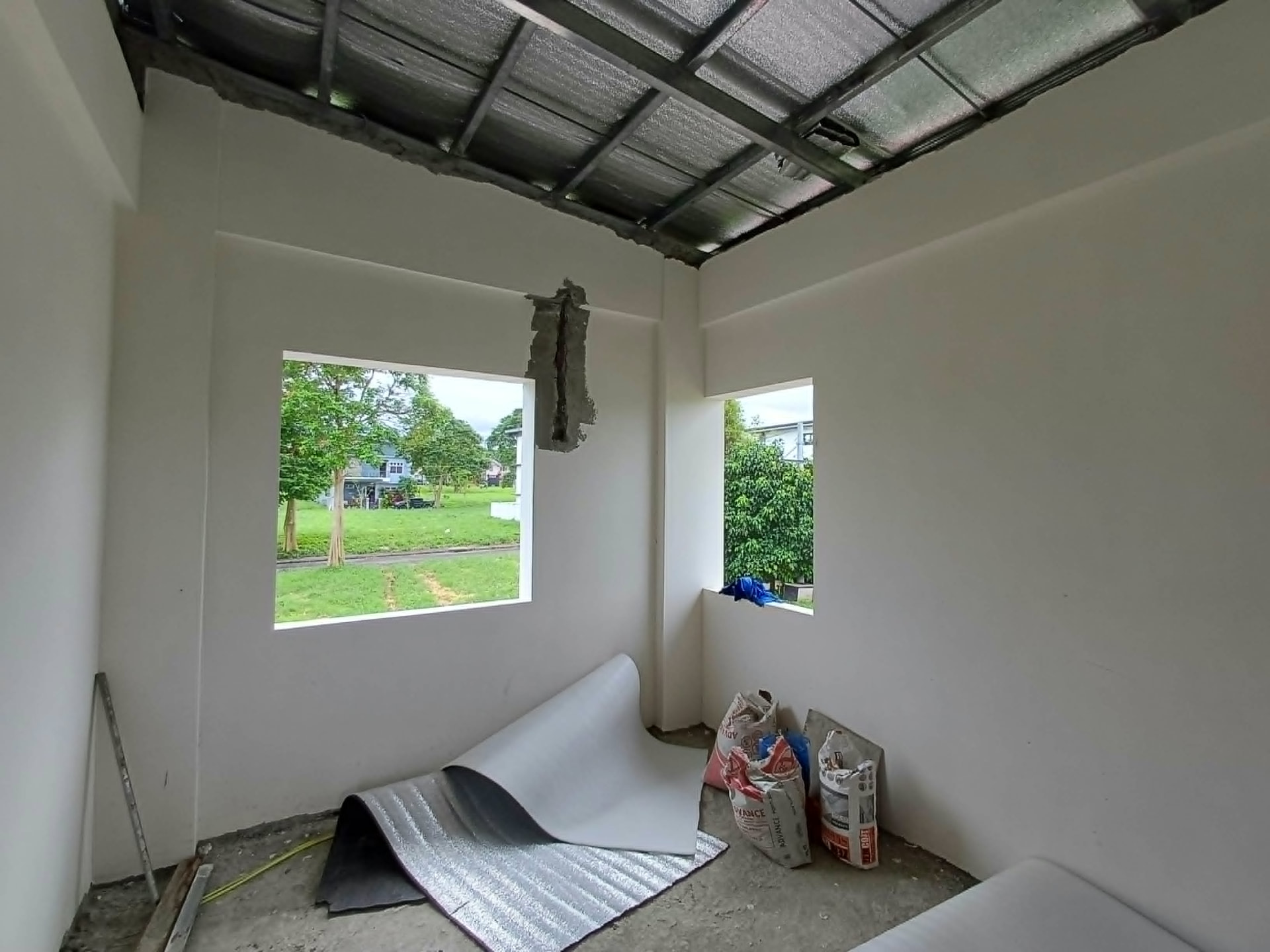 Interior room during finishing works